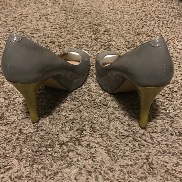 Heels - Picture 4 of 4