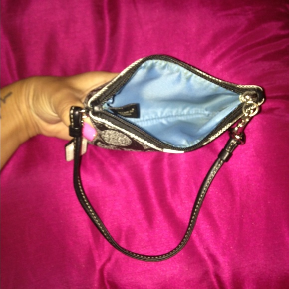 Coach wristlet - Picture 3 of 3