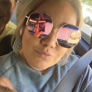 Meet your Posher, Yesenia