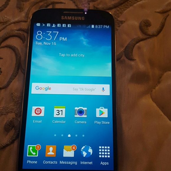 Galaxy s4 phone with 2 cases