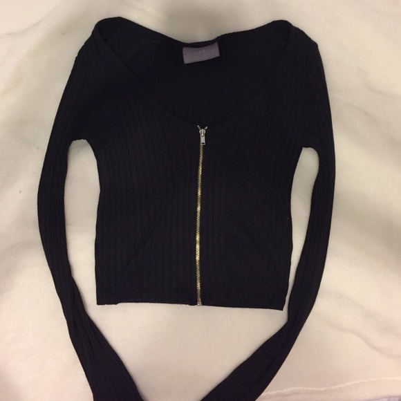 Nollie long sleeve. Zipper down the middle