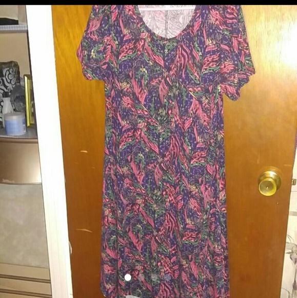 Lularoe feathered Carly - Picture 1 of 4