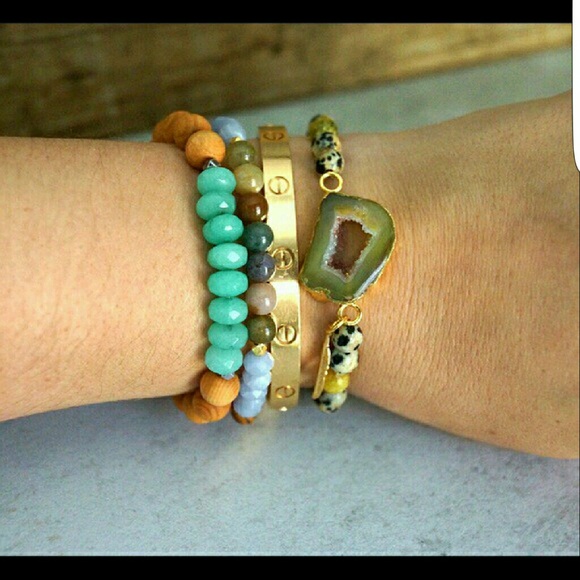 YUMMY Sandalwood stretch bracelet - Picture 1 of 3