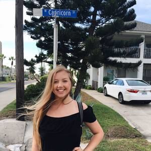 Meet your Posher, Chloe