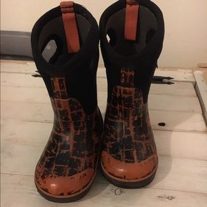 Toddler size 8 winter bogs