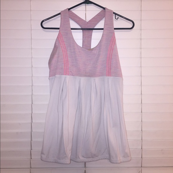 Lulu lemon tank w/built in bra