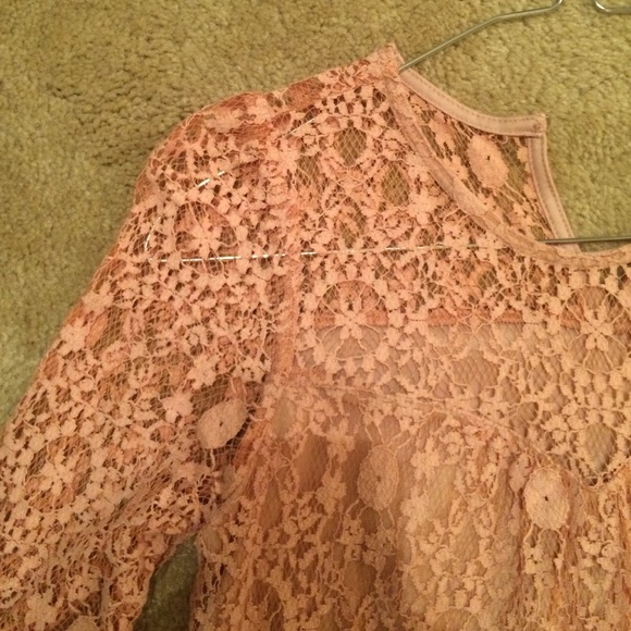 Pink lace top - Picture 2 of 3