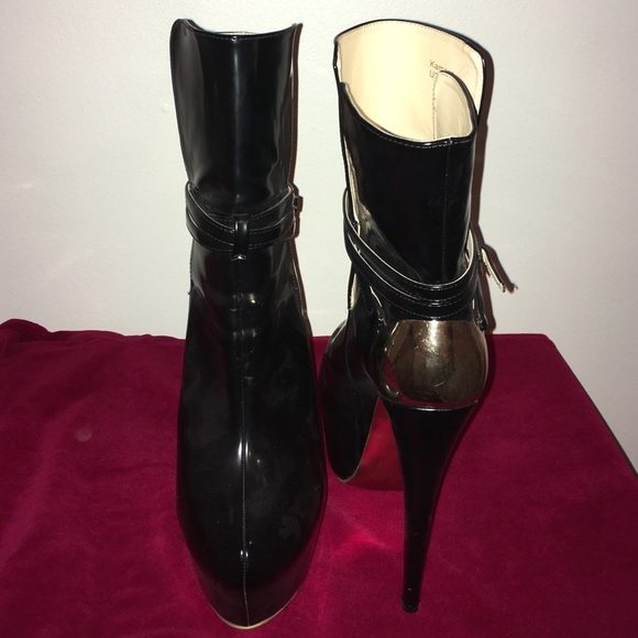 Karma Black and Gold size 11