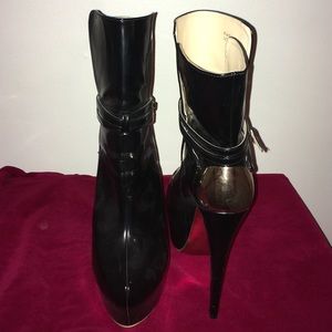 Karma Black and Gold size 11