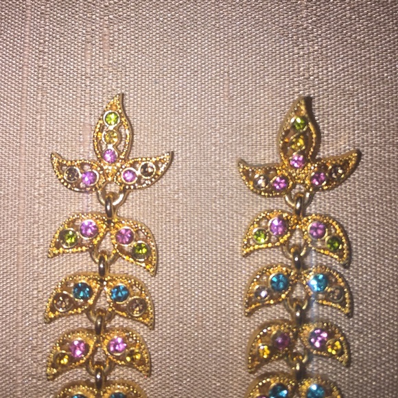 Gold dangle multi-colored jeweled earrings - Picture 3 of 4