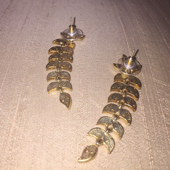 Gold dangle multi-colored jeweled earrings - Picture 4 of 4
