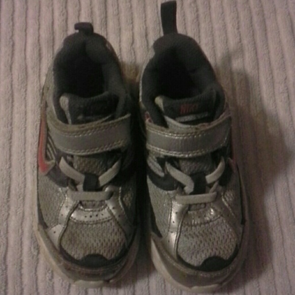 Boys 9c Nike shoes