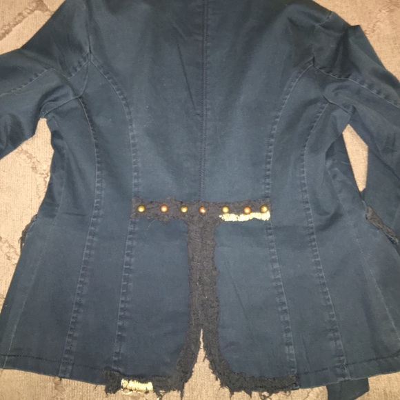 Blazer - Picture 3 of 3