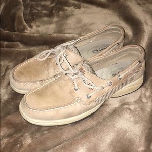 Linen oat tan sperrys .