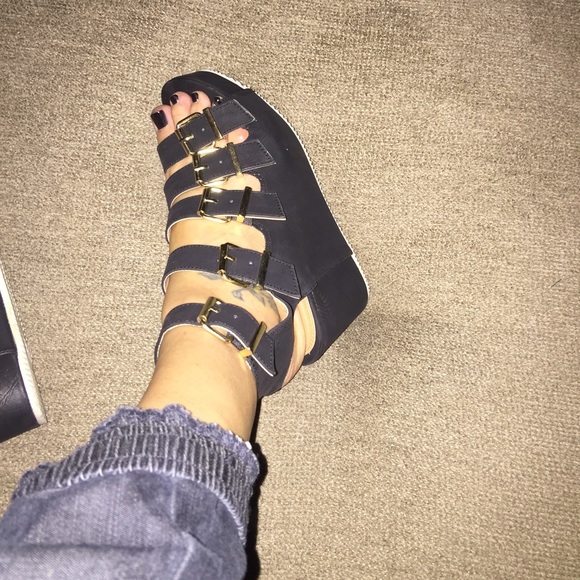 QUIPID ADORABLE STRAPPY AND EDGY SANDALS...