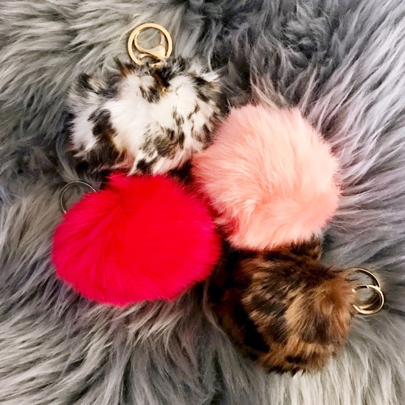 White Leopard Furry Keychain! (One color)