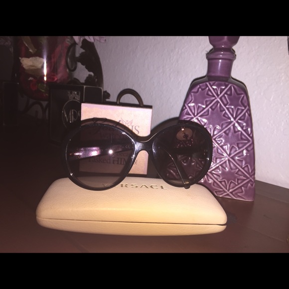 Versace Sunglasses 😎 *Authentic* - Picture 4 of 4