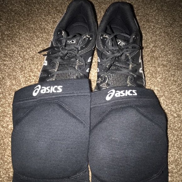 Volleyball court shoes and knee pads