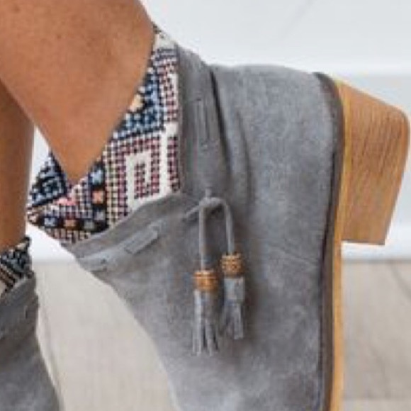 LAST PAIR! Willow Grey Printed Cuff Booties - Picture 2 of 3