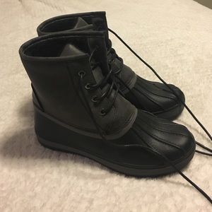 Duck boots lined with fur