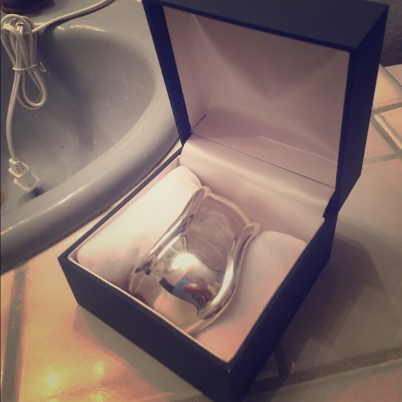 Tiffany & Co. Elsa Pretti Cuff Bracelet. Silver.