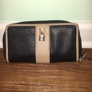 Jessica Simpson wallet
