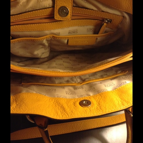 Authentic Michael Kors bag - Picture 3 of 4