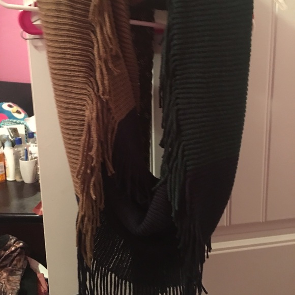 Boutique scarf - Picture 2 of 2