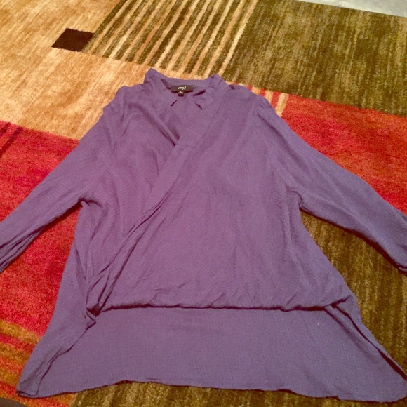 Short in front longer in back lightweight top - Picture 1 of 1