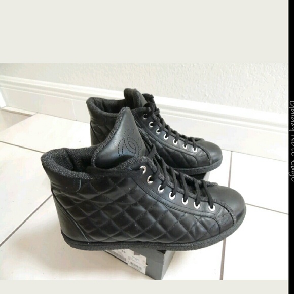 SOLD OUT !!CHANEL quilted leather hightop sneakers - Picture 2 of 4