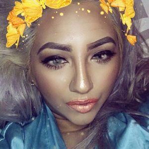 Meet your Posher, Claudia