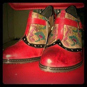 NWOT L'artiste Red Heeled Booties
