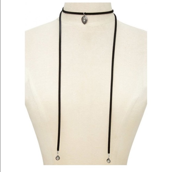PRICE⬇️💫Rhinestone Bolo Tie Doubled Layer Choker