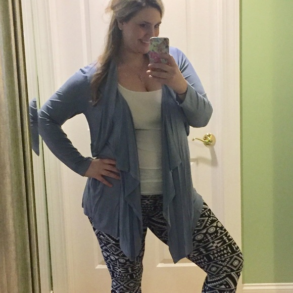 5⭐️️{Plus} Aztec Print Cozy Leggings - Picture 3 of 4