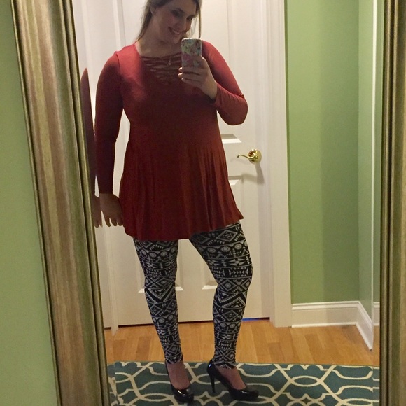 5⭐️️{Plus} Aztec Print Cozy Leggings - Picture 4 of 4