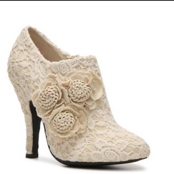 Dolce by Mojo Moxy Cream Lace / Crochet Booties