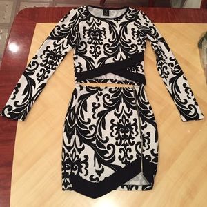 Gorgeous 2 Piece damask print crop top & skirt set