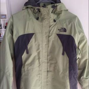 Green North Face windbreaker, M