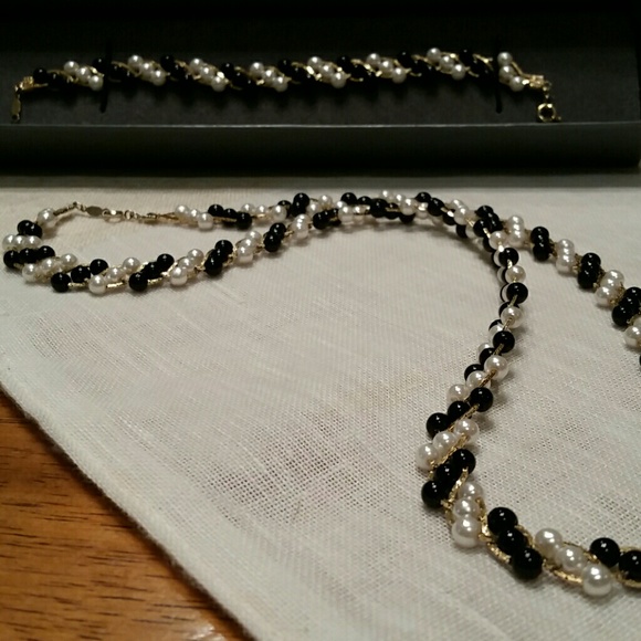 REDUCED Stunning Necklace / bracelet set. NWOT - Picture 1 of 3