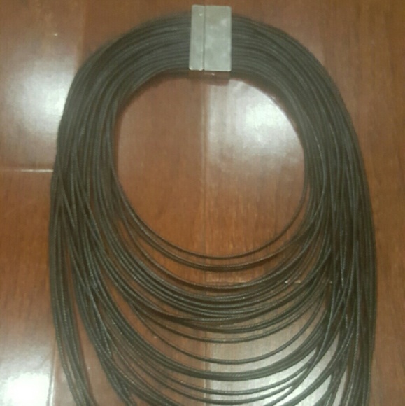 Black layered necklace - Picture 2 of 2