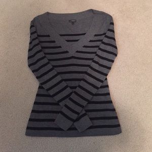 V-Neck Express sweater