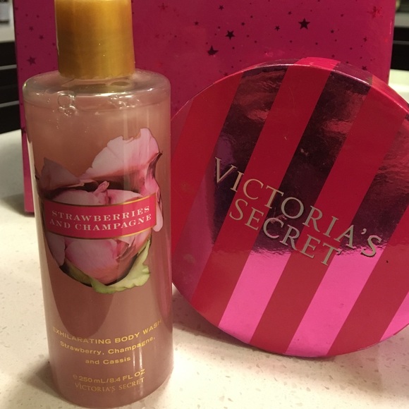 ‼️BLK FRI‼️ Strawberries and champagne body wash