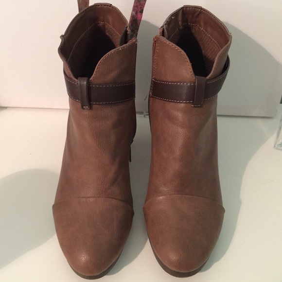 Booties - Picture 3 of 4