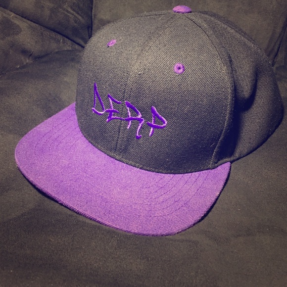 Accessories - Black and purple "derp" snap back