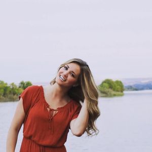 Meet your Posher, Alexis