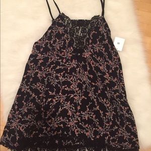 Urban outfitters top size S NWT