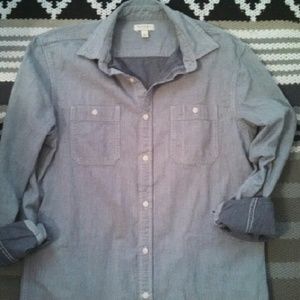 🎉FLASH SALE🎉Sonoma M Chambray Button Down