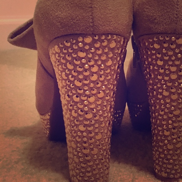 Gianni Bini ankle boots