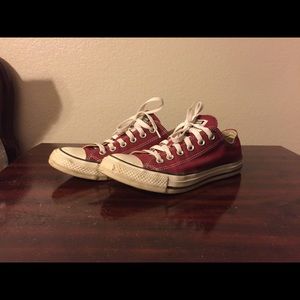Maroon converse size 7