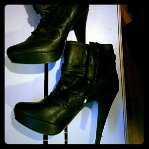Guess black high heeled boots